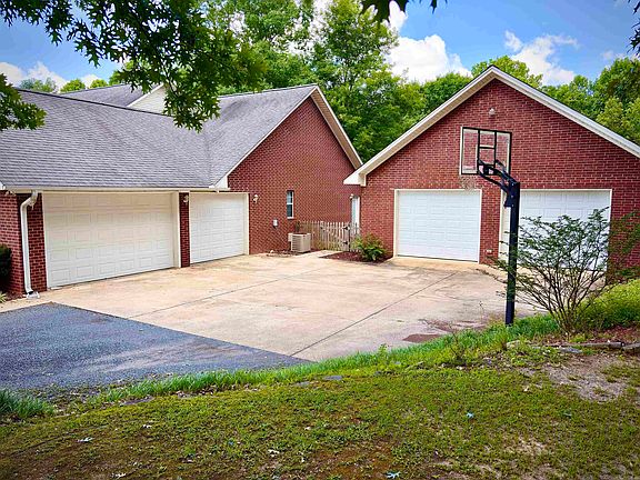2nd image of 104 Rhonda Dr
