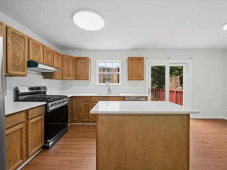 442 Blossom Ln — Photo 7