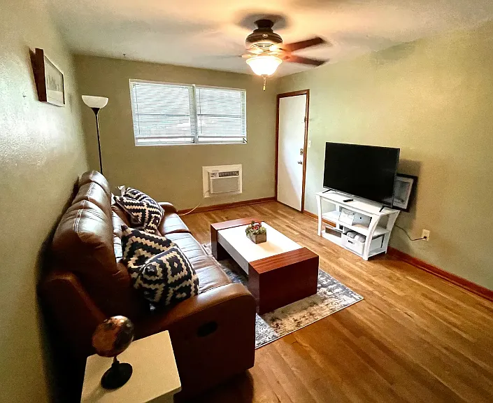 1239 NW 9th Ave — Photo 3