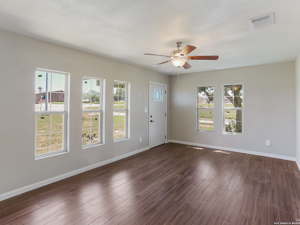 1st image of 102 Panna Maria St