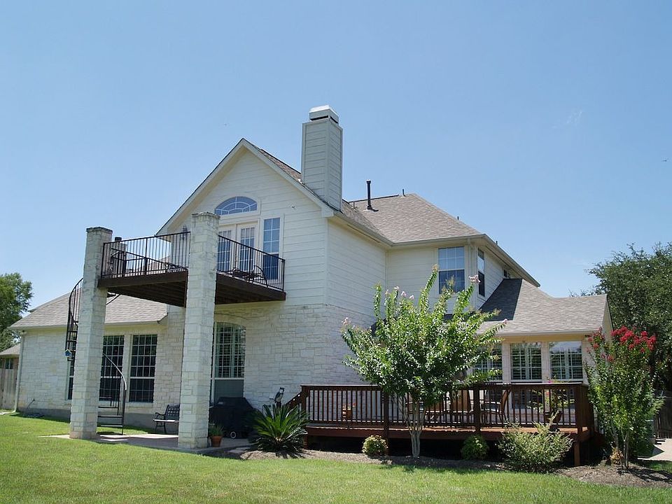 Upper/lower deck, & patio