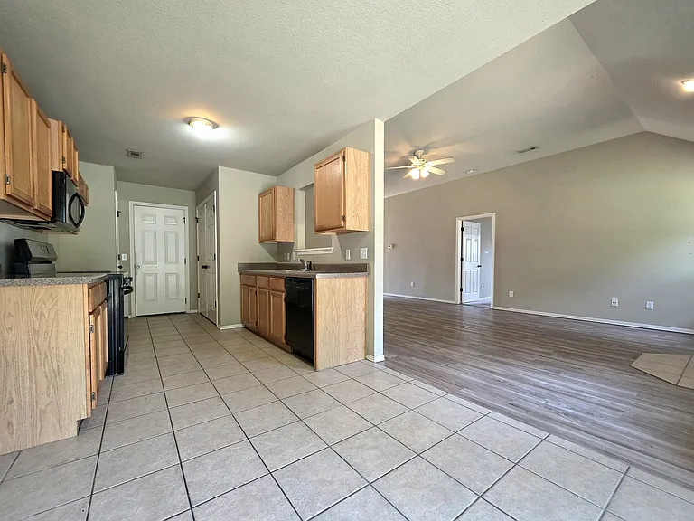 1260 Cordova St — Photo 3