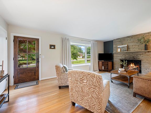 3rd image of 3109 Hunters Hill Rd