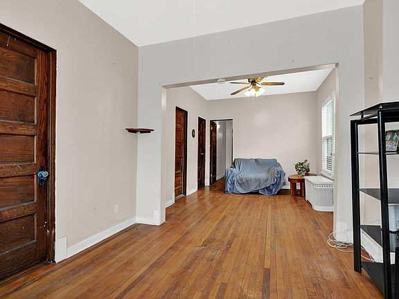 4th image of 4549 S Sacramento Ave