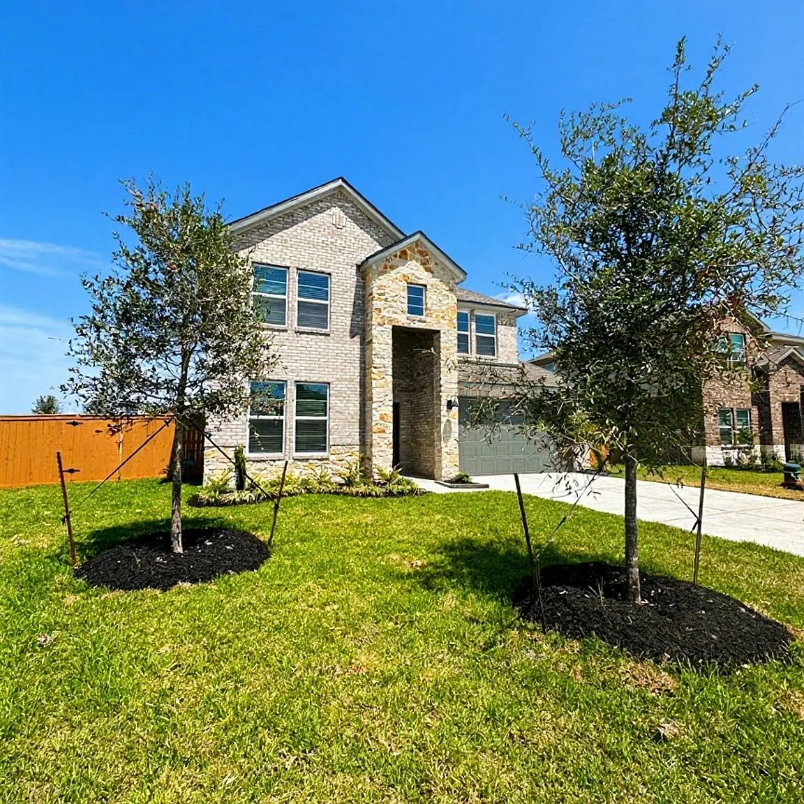 4 bed, 3.0 bath, 2645 sqft, $3,025 — Photo 2