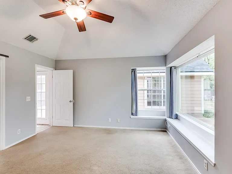 2106 Heather Dr — Photo 16