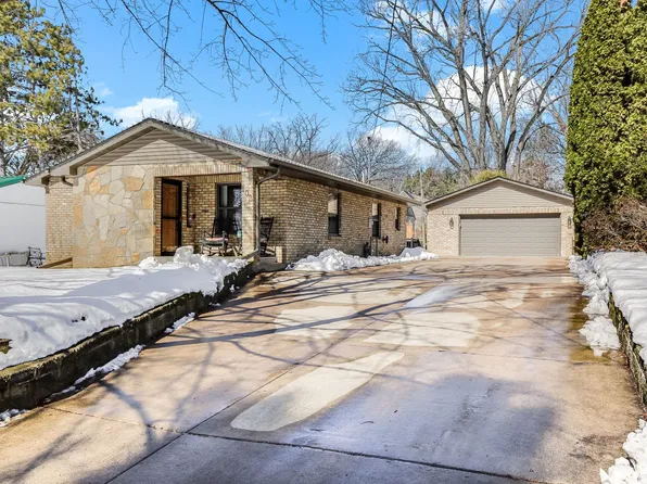 103 Greenwood St, Mahtomedi, MN 55115