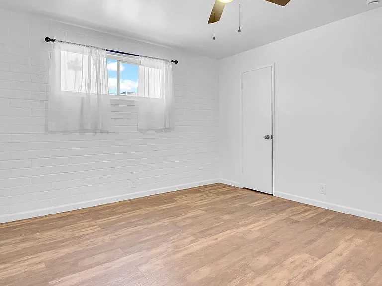 1942 W Berridge Ln #1 — Photo 16
