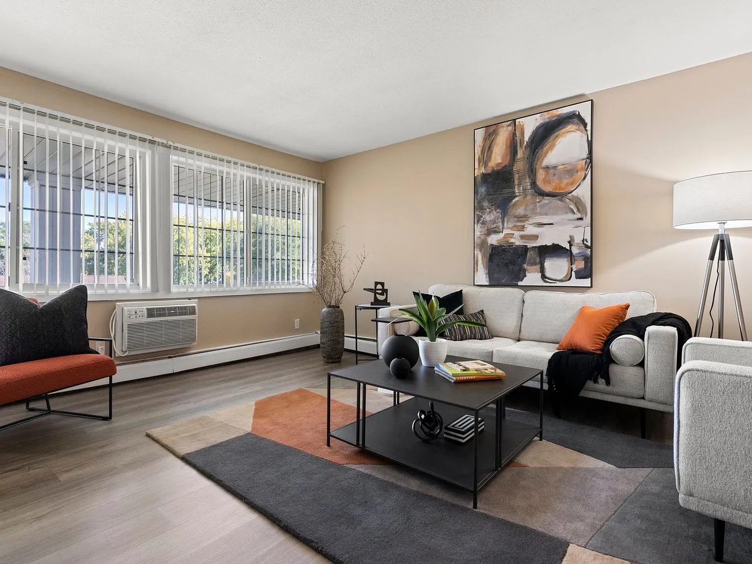 Imperial Gates Apartments — Photo 4