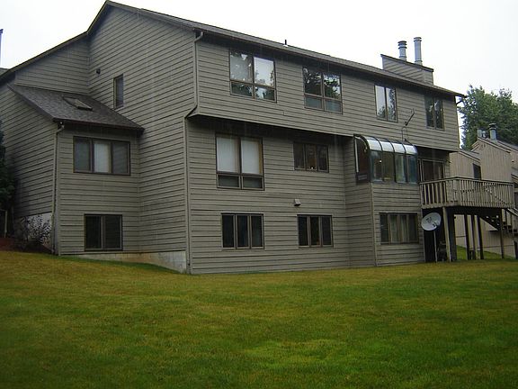 3rd image of 3267 Greenleafe Dr
