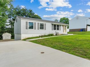 137 Cranbrooke Dr, Coraopolis, PA 15108