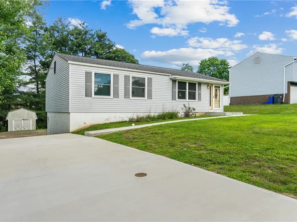 137 Cranbrooke Dr, Coraopolis, PA 15108