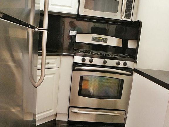 5th image of 300 E 46th St APT 10h
