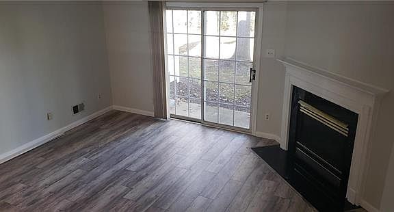 5th image of 1887 Mansfield St