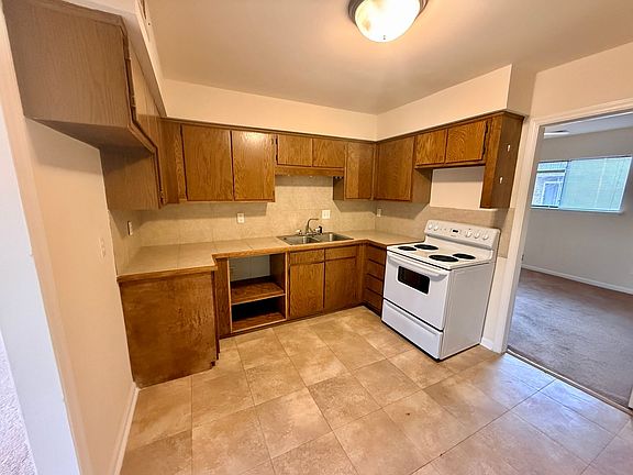 3rd image of 1309 Hudson Ave APT C8