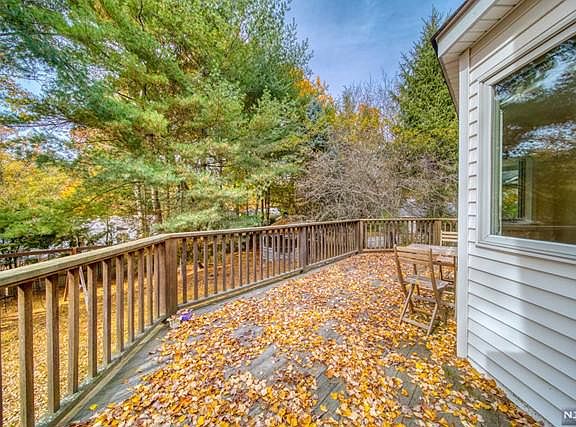 5th image of 43 Lakeside Ave