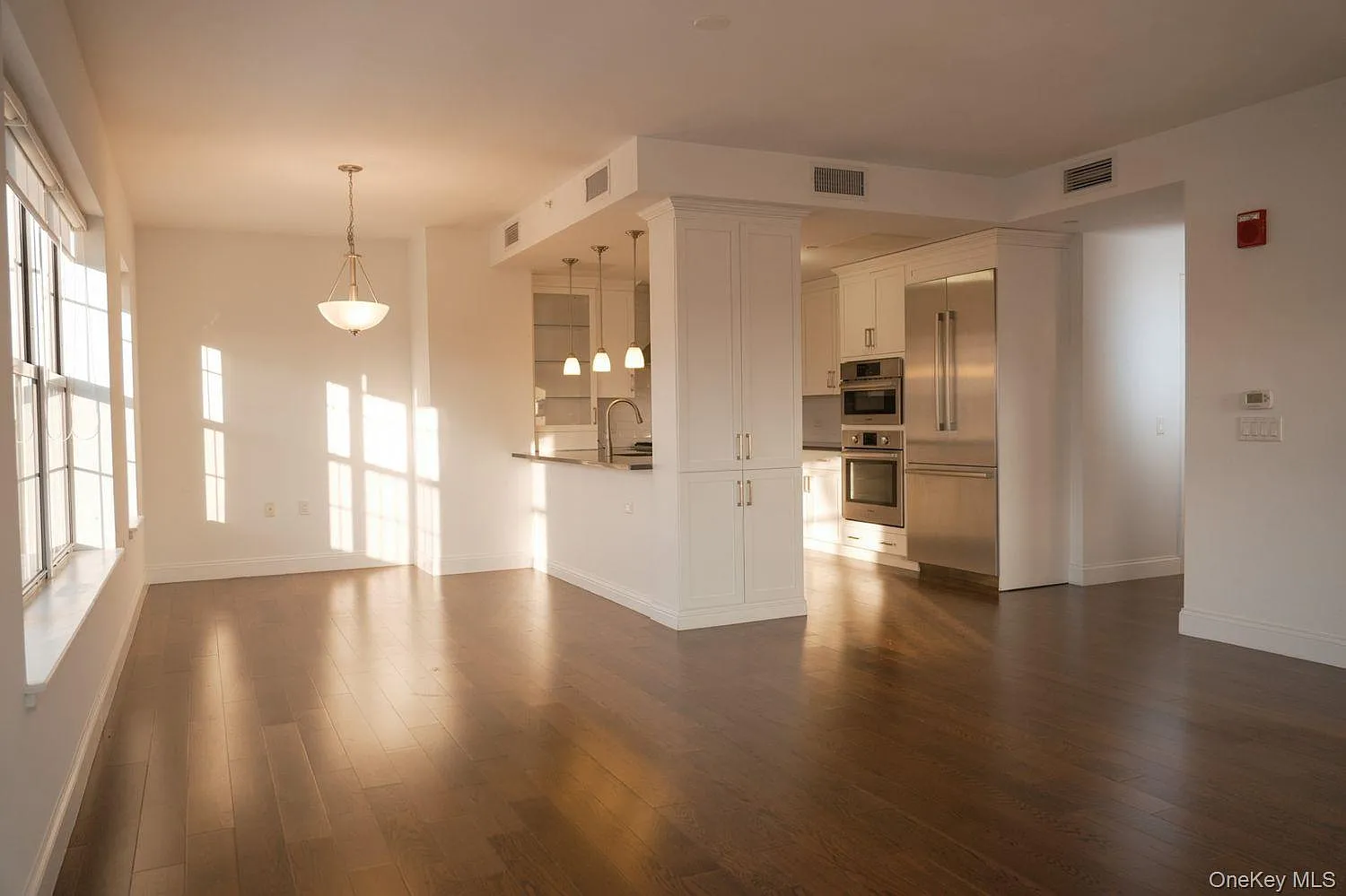 2 bed, 2.0 bath, 1366 sqft, $6,250 — Photo 3