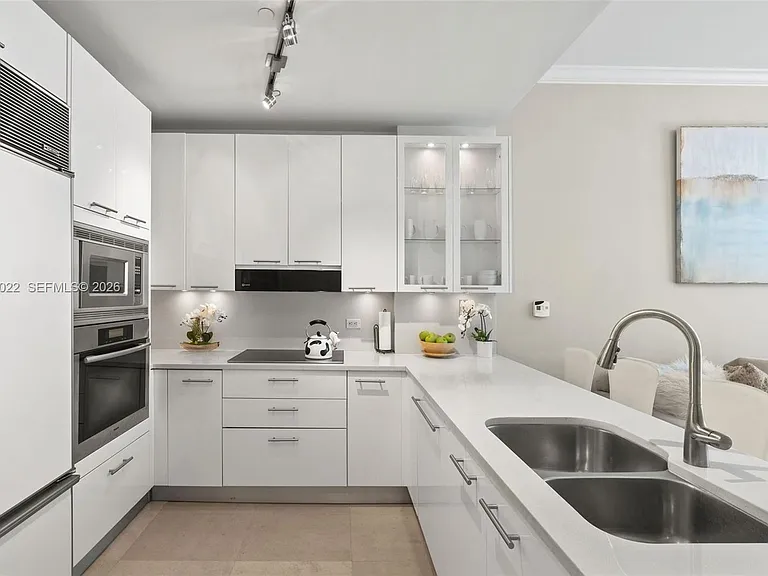 6799 Collins Ave #209 — Photo 5