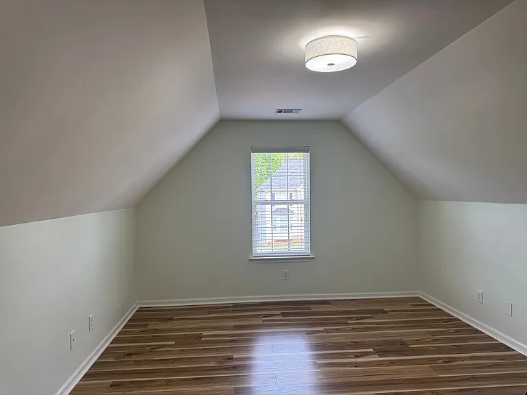 136 Madelia Pl — Photo 48