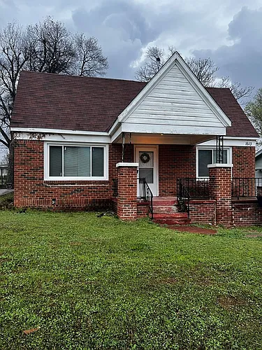 1613 E Park Pl Photo 1