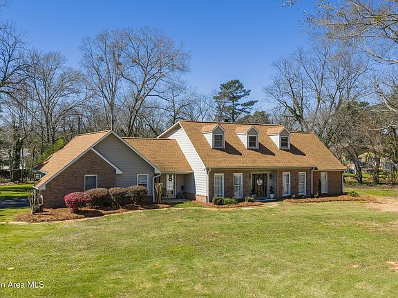 3rd image of 2180 Dobbs Cir