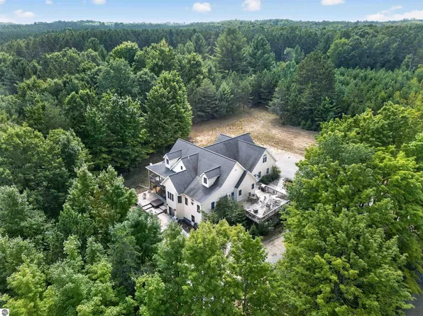 3855 Pulver Woods Dr, Williamsburg, MI 49690