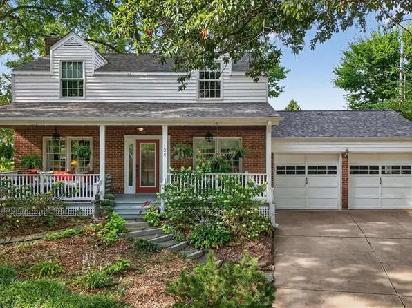 128 Sweetbriar Ln, Saint Louis, MO 63122