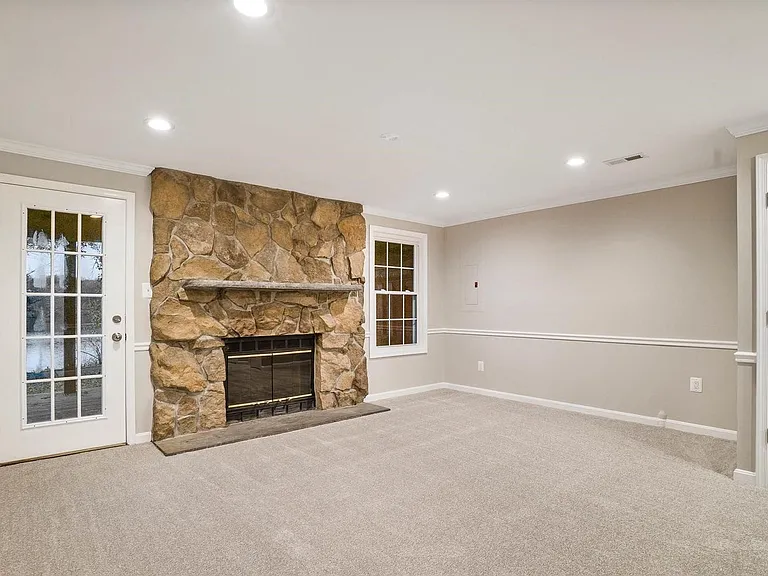 18728 Martins Landing Dr — Photo 22
