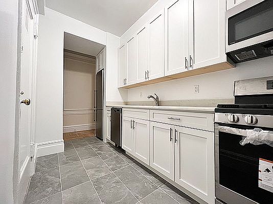 4th image of 147 W 79th St #2