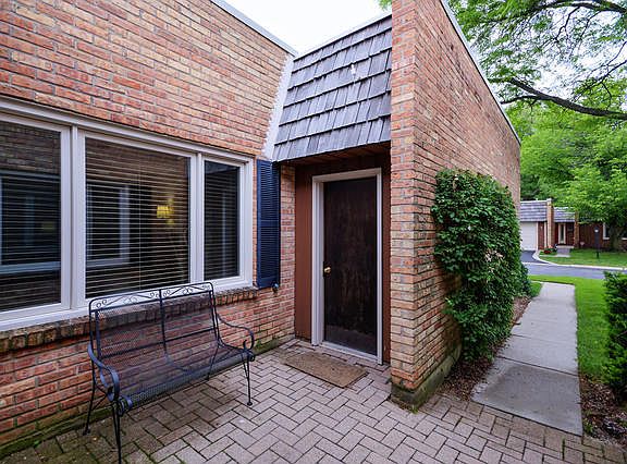3rd image of 1830 Somerset Ln