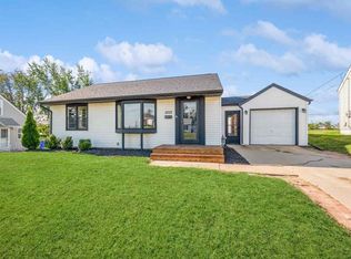 2222 Chandler St SW, Cedar Rapids, IA 52404