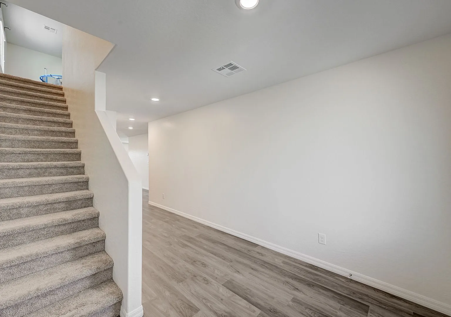 Upgraded 5 bedroom home in Cul-De-Sac!! — Photo 4