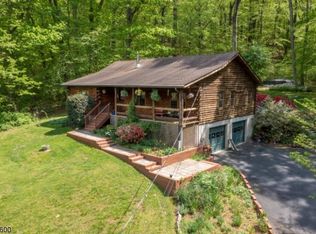 46 Old Mountain Rd, Lebanon, NJ 08833