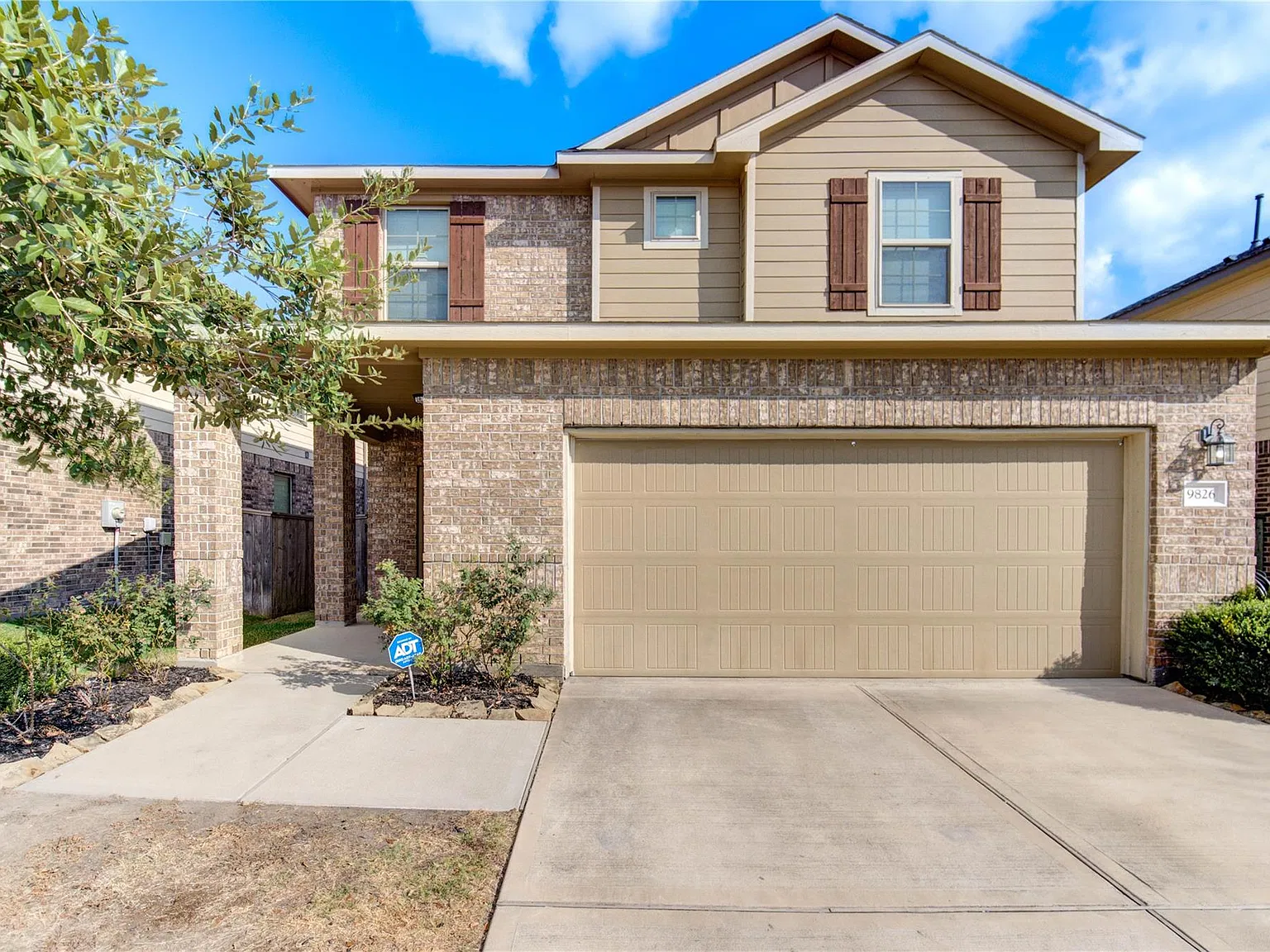 4 bed, 3.0 bath, 2442 sqft, $2,550 — Photo 1