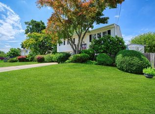 27 Douglass St, Brentwood, NY 11717