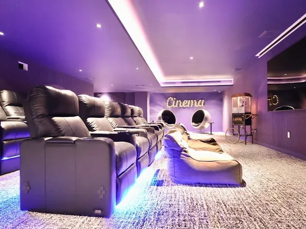 47-05 Center Boulevard image 11 of 18