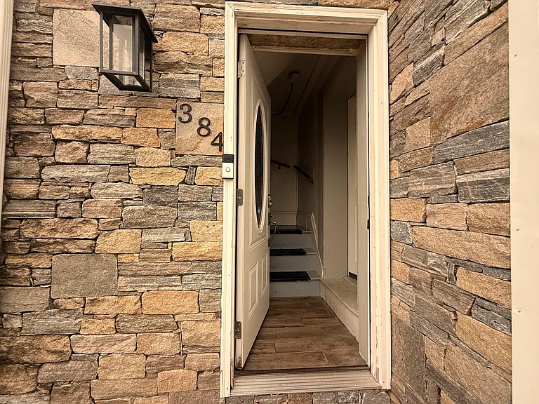 384 Juniper St #1 — Photo 15