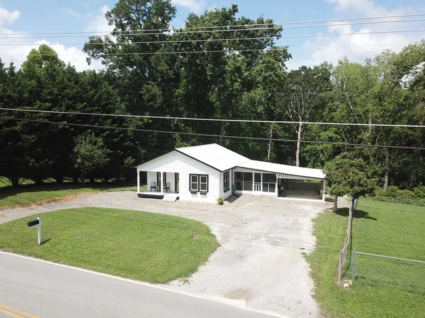 8615 Snow Hill Rd, Ooltewah, TN 37363