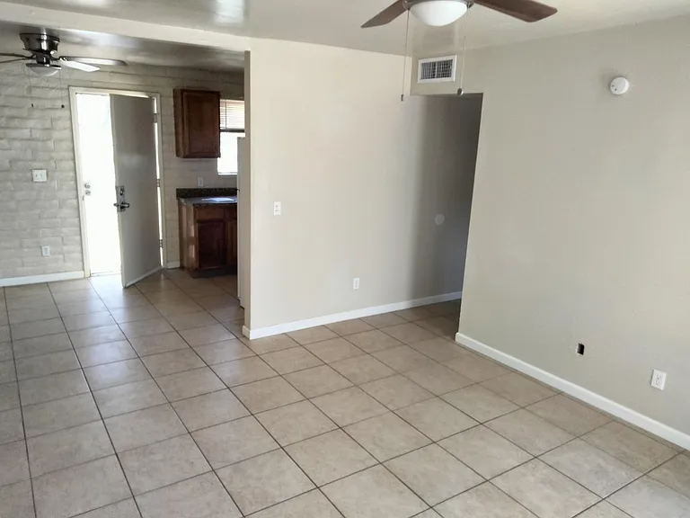446 E Calle Arizona #3 — Photo 2