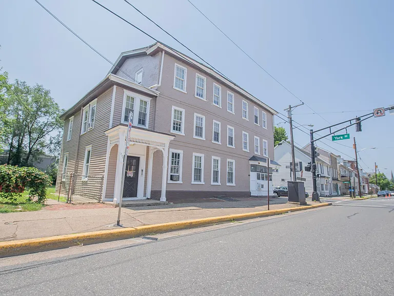 200 E Broad St #5 — Photo 8
