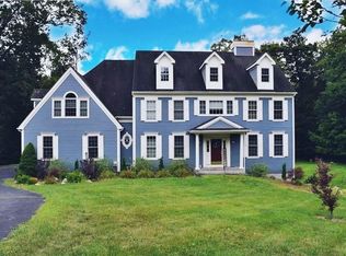 2670 Deer Track Ct, Mohegan Lake, NY 10547