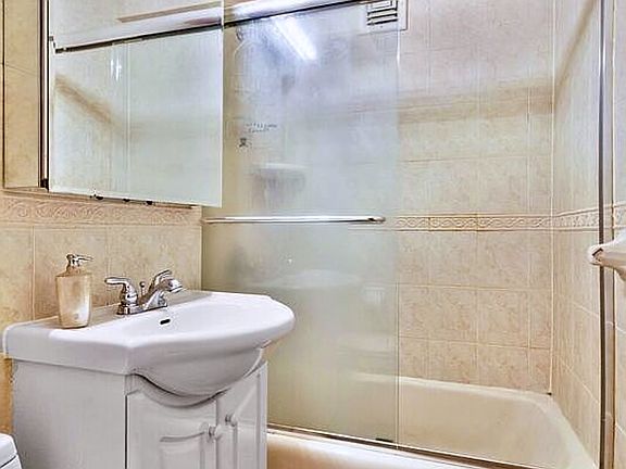 5th image of 335 E 51st St APT 3B