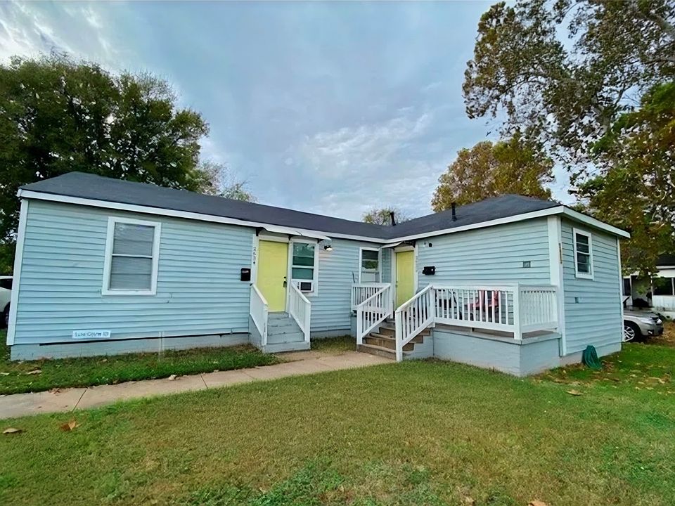 1st image of 2632 Foster St