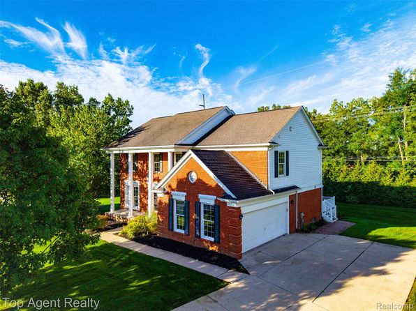 1727 Hillcrest Dr