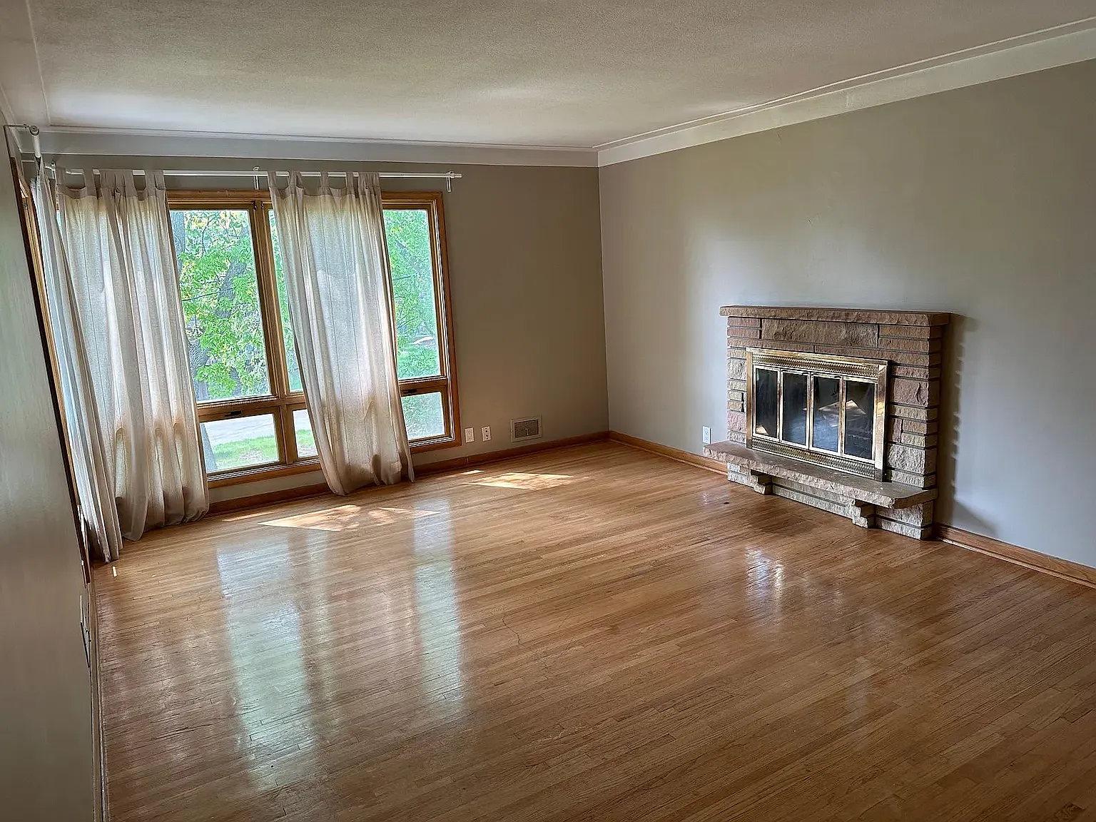 2 bed, 1.5 bath, 1100 sqft, $2,200 — Photo 2