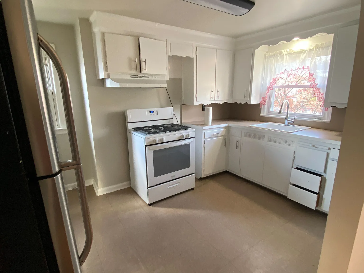 235 Pulaski Ave — Photo 4