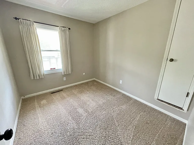105 Colony Dr — Photo 7