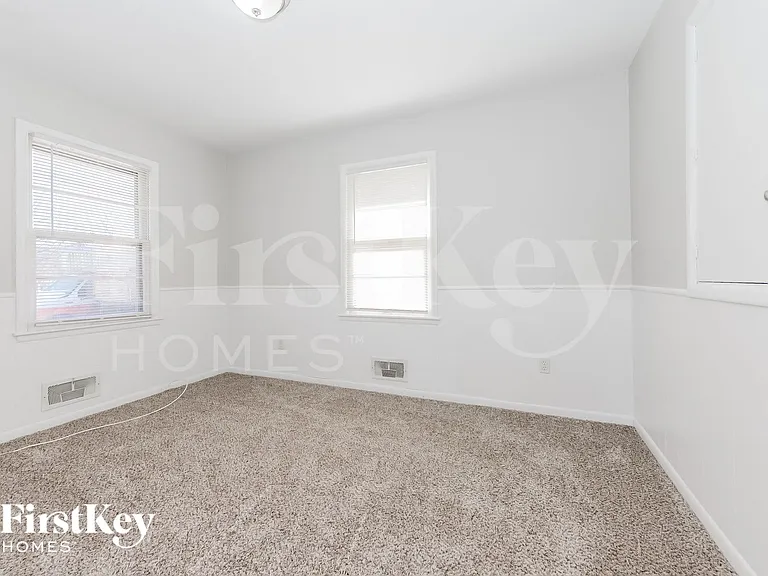 7600 E 70th Ter — Photo 12