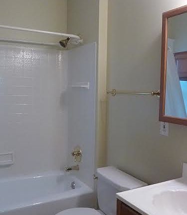 5th image of 2584 E 128th St