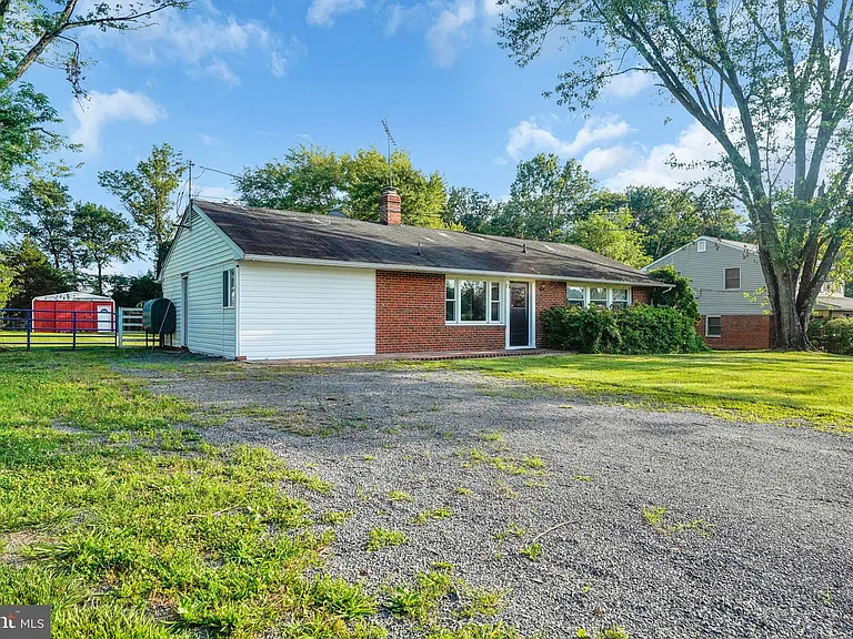 13209 Thornton Dr — Photo 4